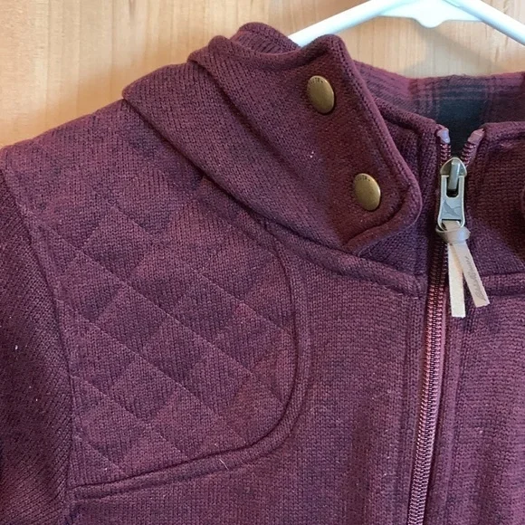 𝅺EDDIE Bauer maroon/purple zip up jacket with good size Medium